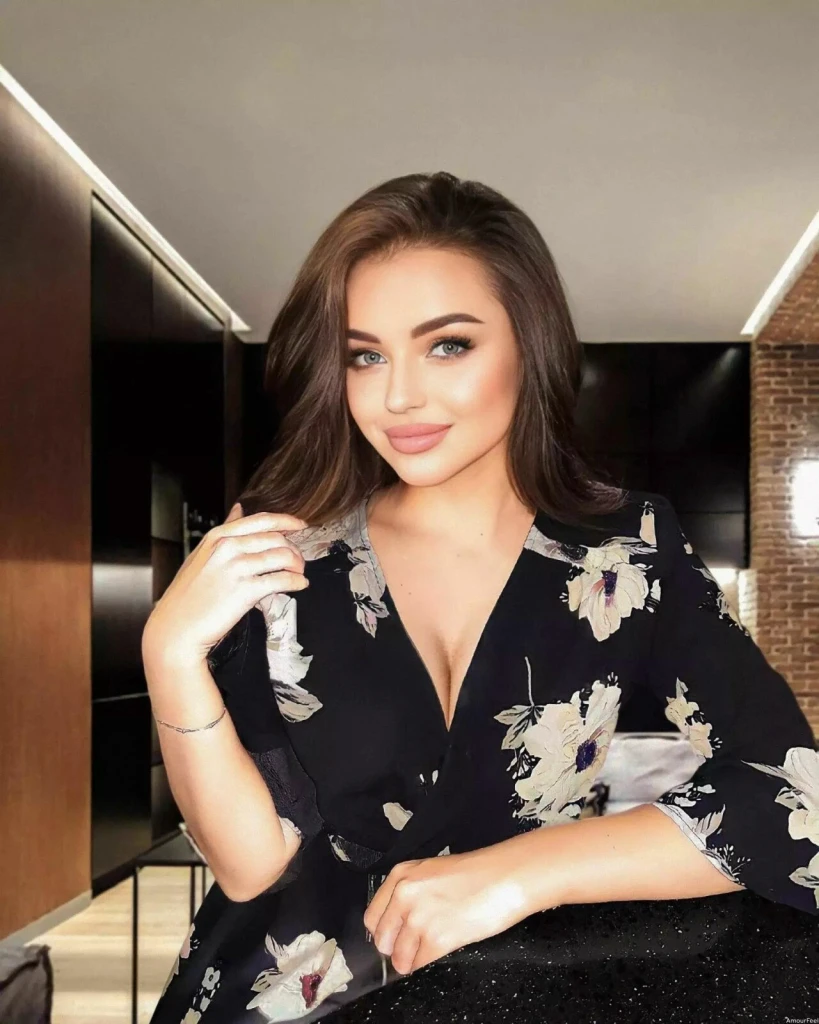 Laura Profile image 3