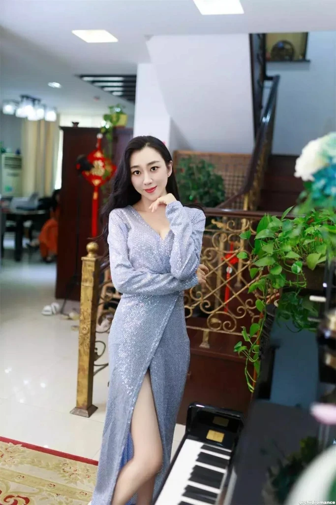 Rong Profile image 3