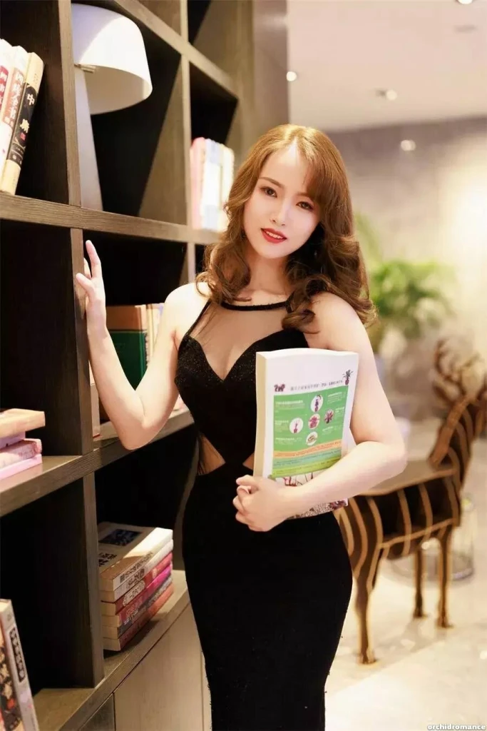 Chun Hong Profile image 2