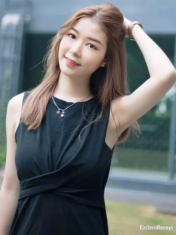 Rose Profile image 4
