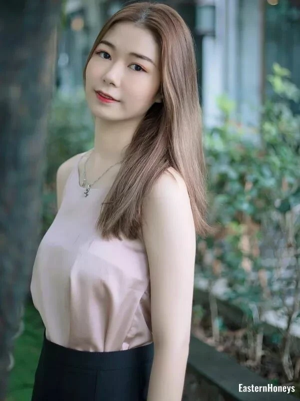 Rose Profile image 3
