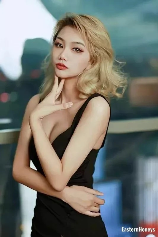 Rose Profile image 1