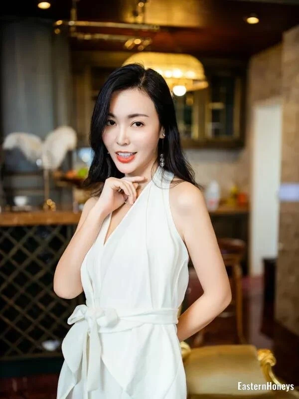 Flora Profile image 3