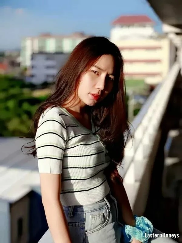 Varatchaya Profile image 2