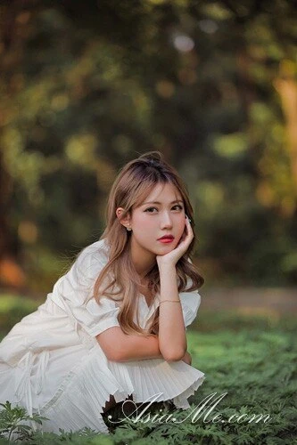 Qiqi Profile image 2