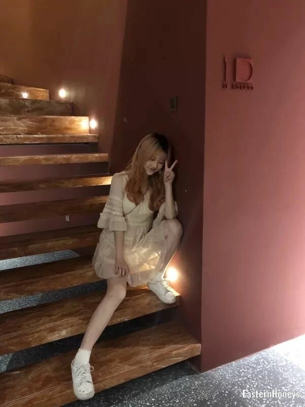 Elena Profile image 4