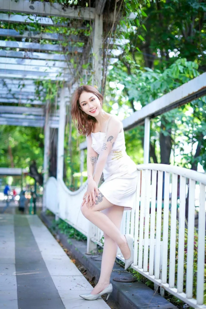 Lirong Profile image 2