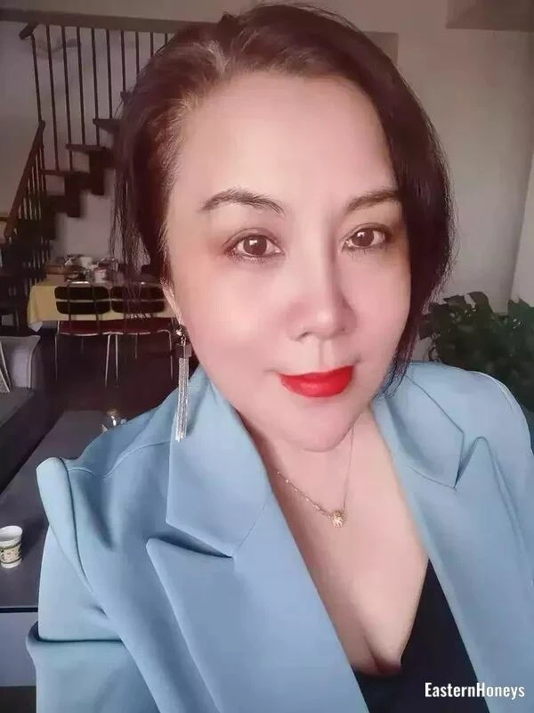 Yunyan Profile image 2