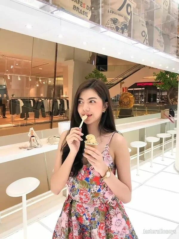 Parichat Profile image 1